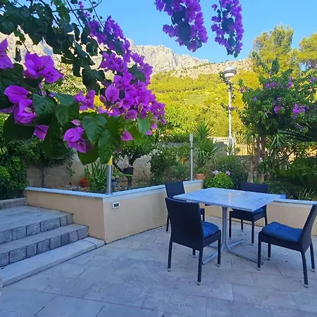 Krvavica Apartments *